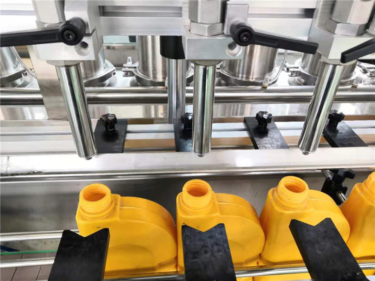 LDP stroj za kemijsko punjenje boca