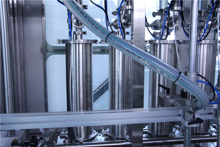 stroj za punjenje čokoladom