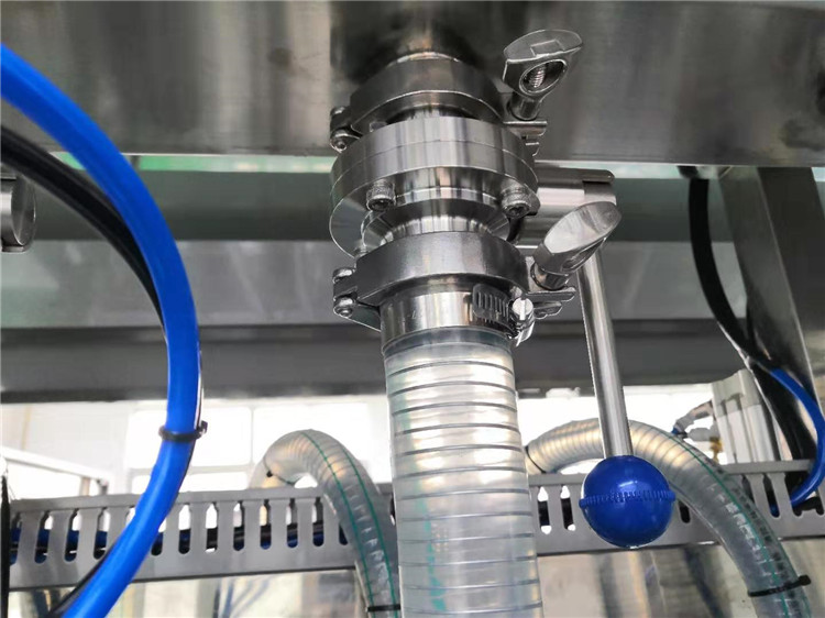 stroj za punjenje čokoladom