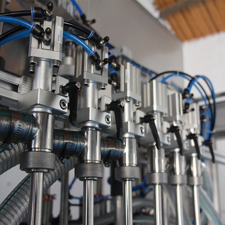 Stroj za punjenje boca maslinovog ulja